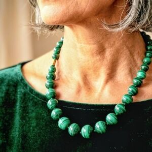 Classic Green Malachite Graduated  Bead Necklace - Elegant Women’s Jewelry